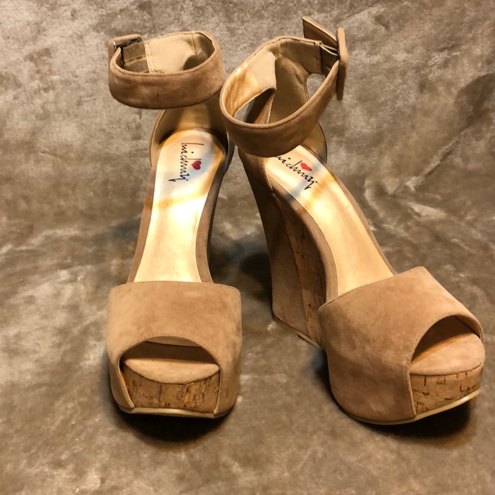 Luichiny tan platform wedges